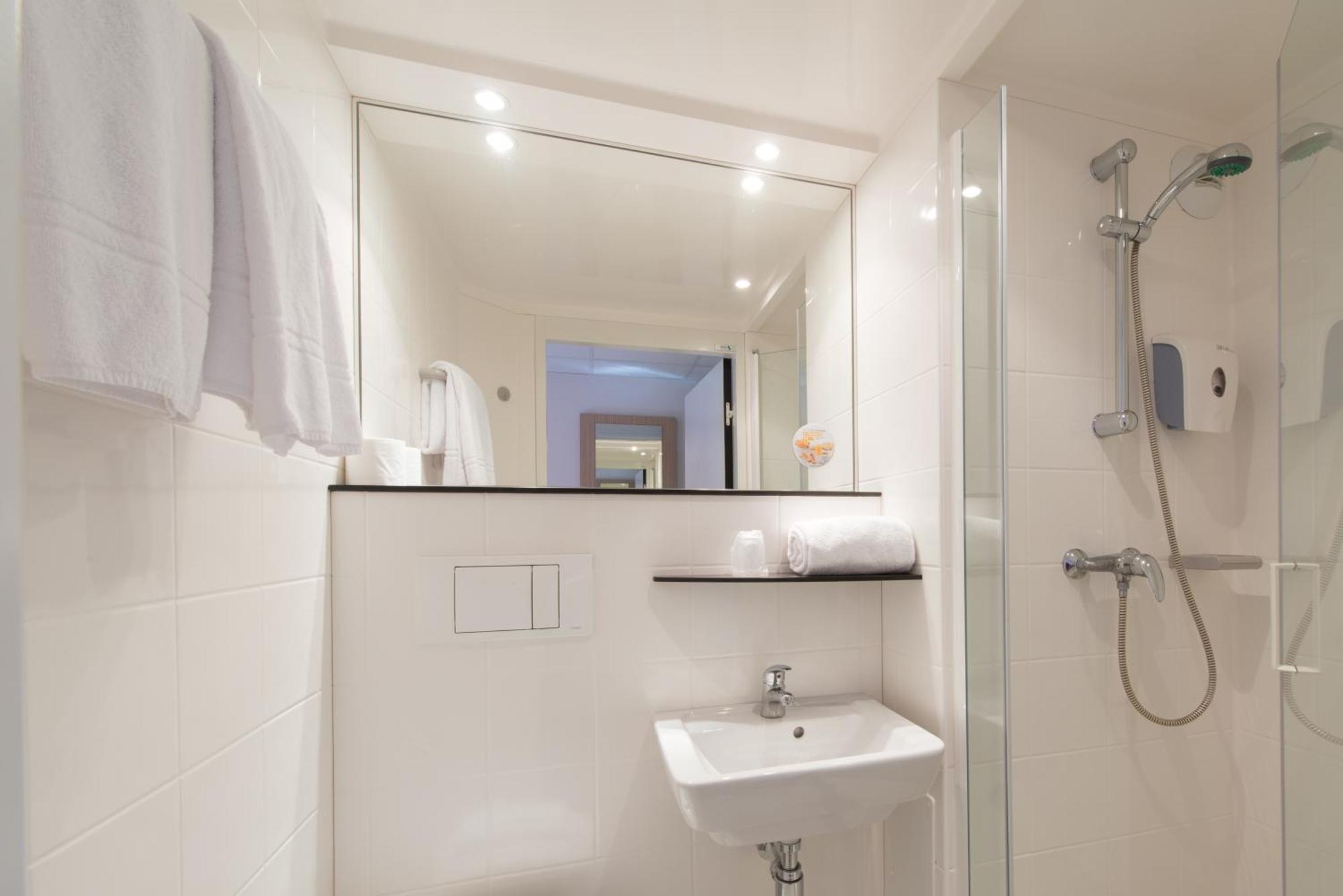 Hotel Eco La Rochelle Centre Les Minimes Екстериор снимка