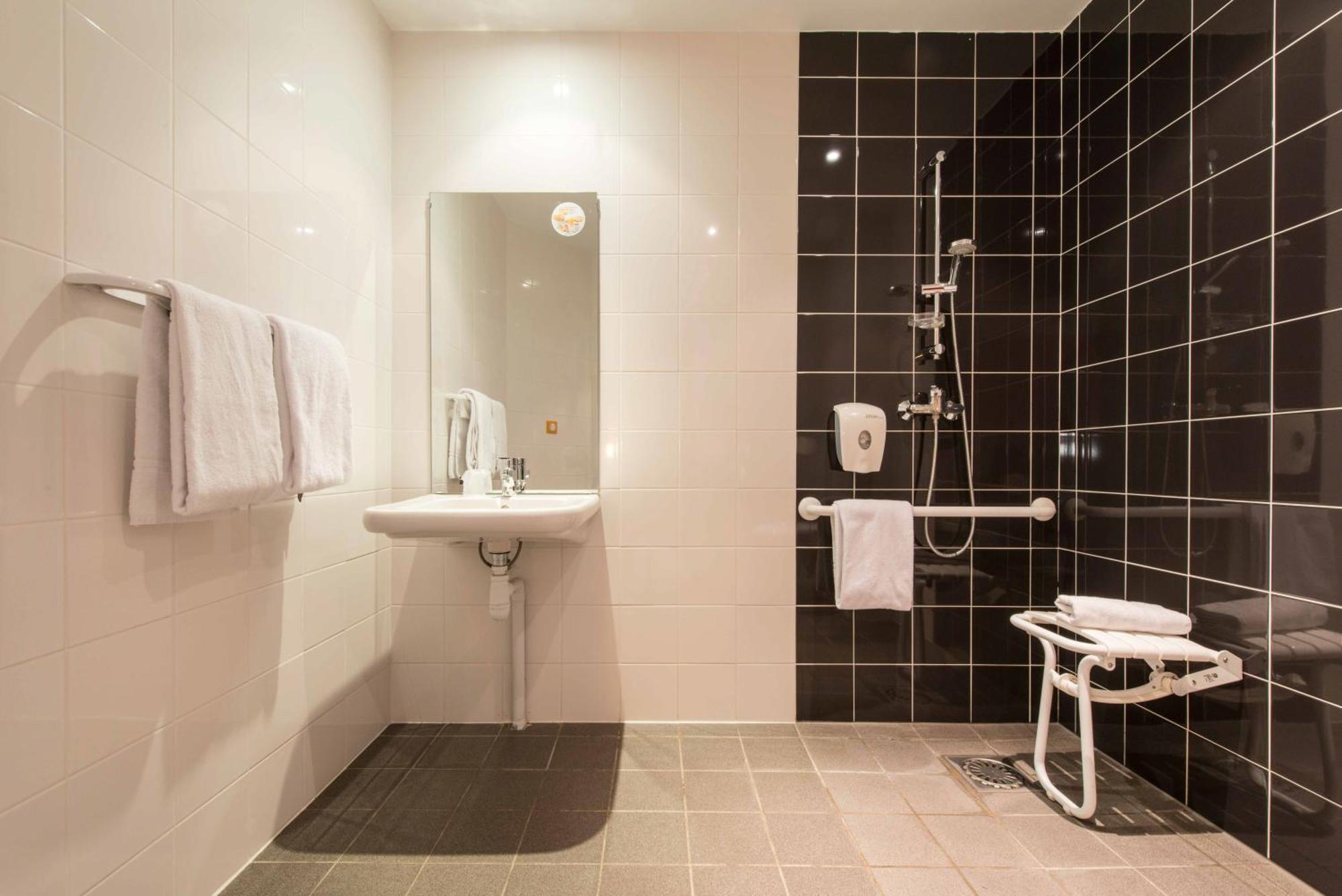 Hotel Eco La Rochelle Centre Les Minimes Екстериор снимка